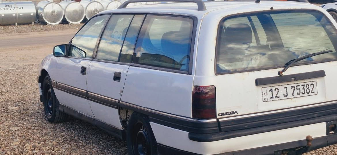 السلام عليكم 
اوبل اوميگا استيشن موديل، 1992 حجم 20
رقم نينوى دولي سنوية لغاية 2031 شرط التحويل 
السيارة وضع شركة ماتصرف عليها دينار 
جاهزة گير ومحرك طخم تايرات وحدادية كلهم جدد وبشرط وبدون خياس 
داخلها جداً نظيف مابيها نواقص 
السعر 28$ وبيها مجال بسيط 
للاستفسار ***********
