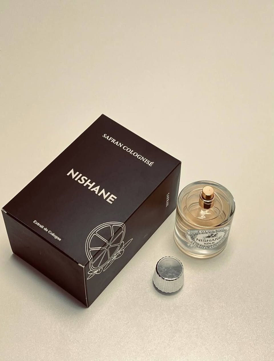 عطر نيشاني سافران كولجنيس اكسترايت دو كولجين 100مل" (Nishane Safran Colognisé) [1، 2] 🖤🎩🟰👑
 عطر جلدي للجنسين،
المكونات: يتكون من مزيج من الزعفران والحمضيات (مثل الجريب فروت الوردي والحامض) والفلفل الوردي والماغنوليا، مع قاعدة من الجلود والعنبر والمسك [1، 6].
الثباتيـة تجننن ويعتبر عطر صيفي ✅
المنشأ ~ تركيـا 🇹🇷
سعـر الـقُطعة/ 25
سعـر القُطعتين / 40
التـوصيل بغداد 4 ومحافظات 6
──────────────────
أذا منتـج ثاني وياة سعرة عابر 10يصير خصم :-
سعـر الـقُطعة / 20تواصل انستا/ ماريـا ستـور💄👄


**إذا كنت صاحب هذا الإعلان وتريد حذفه لأي سبب، رجاءا أرسل رسالة إلى الدعم الفني**