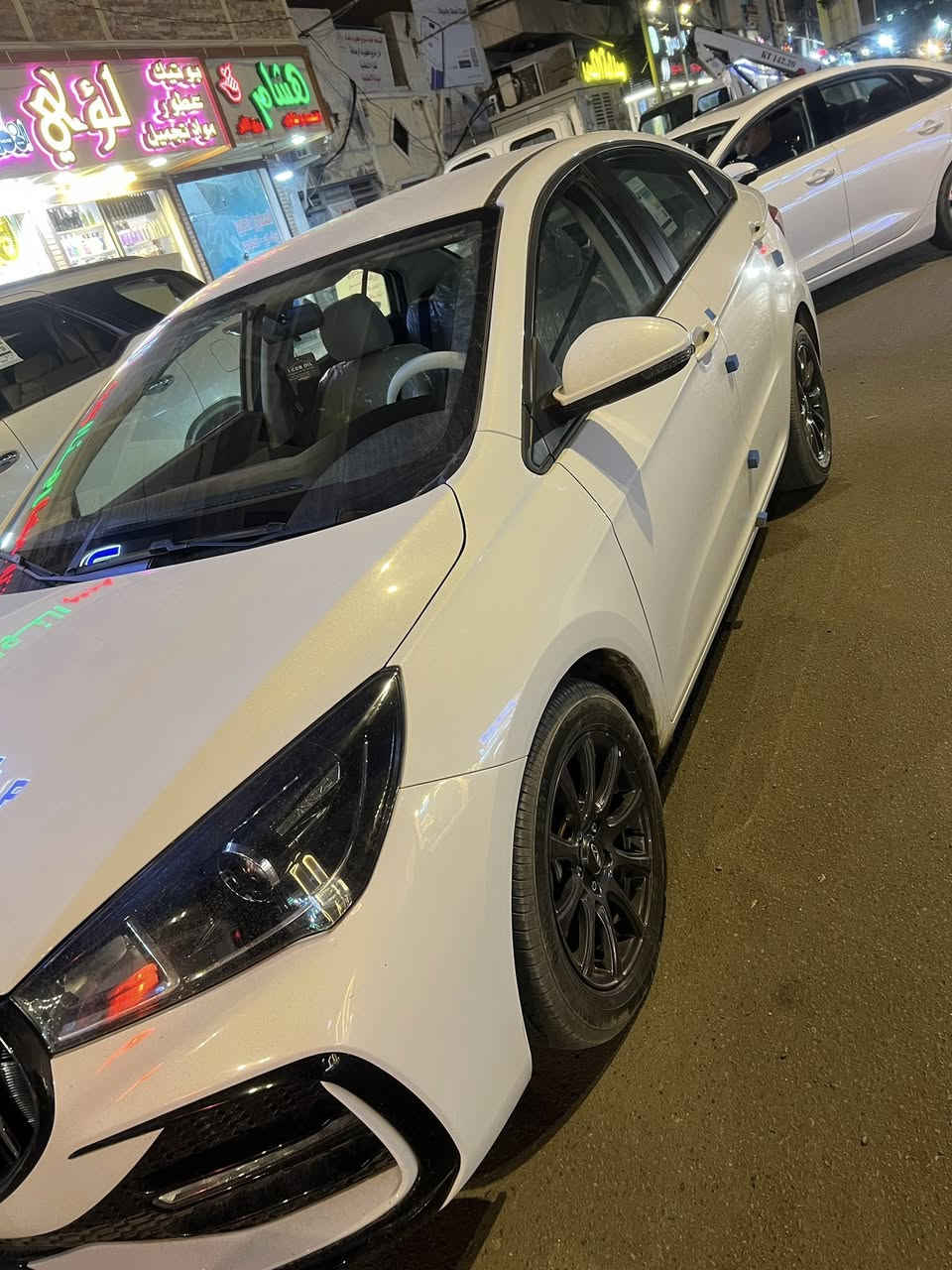 السلام عليكم
مستعجل ع البيع كلش

شيري اريزو 5اخذناها من الشركه قبل 4ايام زيرو 

بسمنه تتحول 1/1 مرقمه وكامله 

مديل 2025

السياره ماشيه 500 كيلو فقط 

بعدهه بتراب الشركه 

صيانه مجانيه وتبديل دهن وفلاتر لمده سنه مجانا

السياره مكفوله من الزلغ 

السعر 107قفل 

مكانهه الاعظميه 

***********
