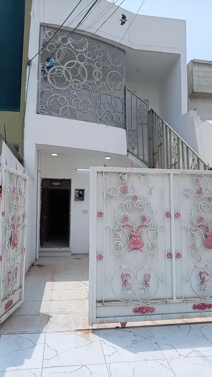 بيت للبيع،،،،
بيت ١٠٠ متر للبيع بلدية  ، البيت جاهز للسكن سقف ثانوي كاشي ارضي بوب بلاستك صبغ كهرباءيات كاملة ، البيت جاهز، العنوان شارع الحسابات قريب على مثلجات جنة او حلويات الحلواني، السعر 80   بي مجال قليل، للاستفسار الاتصال علئ الرقم ***********
