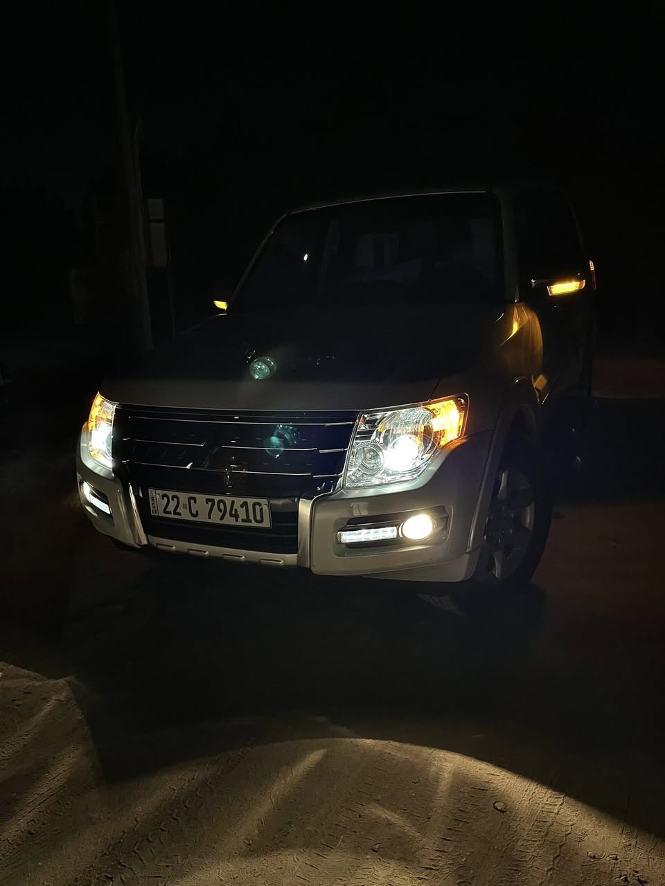 السلام عليكم
-ميتسوبيشي باجيرو(gls 2022 الحصري والقليل) وارد خليجي  العلامة الذهبية اصل 
 -محرك 6سلندر 3.0L 
-كلين تايتل بيهة خدوش بسيطة مثل ما موضح 
-الممشة 39 الف كيلو حقيقي (وقابل للزيادة)
-  فول مواصفات عدا الدمام( فتحة سقف رادارات خلفية كامرة خلفية رادار امامي  وشاشة،تحكم ستيرن، كشنات جلد ،مثبت سرعة، دبل سويج  ، اوامر صوتية ،انارة ترحيبية انارة زينون تلقائية  تبريد تلقائي + منفصل اربع قطع امامي و اربعة خلفي ، لد نهاري ، كشافات ضباب امامي و خلفي ، ثلاجة، مري شفط ،7 راكب) .
- السيارة عليهه تخم تايرات جدد صار الهن اقل الشهر من مبدلات (السبير مطاخ الكاع من طلعت من الوكالة) 
*اخوان السيارة عالبلاد مامبدل برغي بيها يشهد الله .
-السعر $290 ورقة وقابل للتفاوض 
 الشراي يتصل على الرقم ويدلل *********** ما متواجد بالتواصل .مكان السيارة بالسماوة، رقمها اربيل (بيع فقط).
