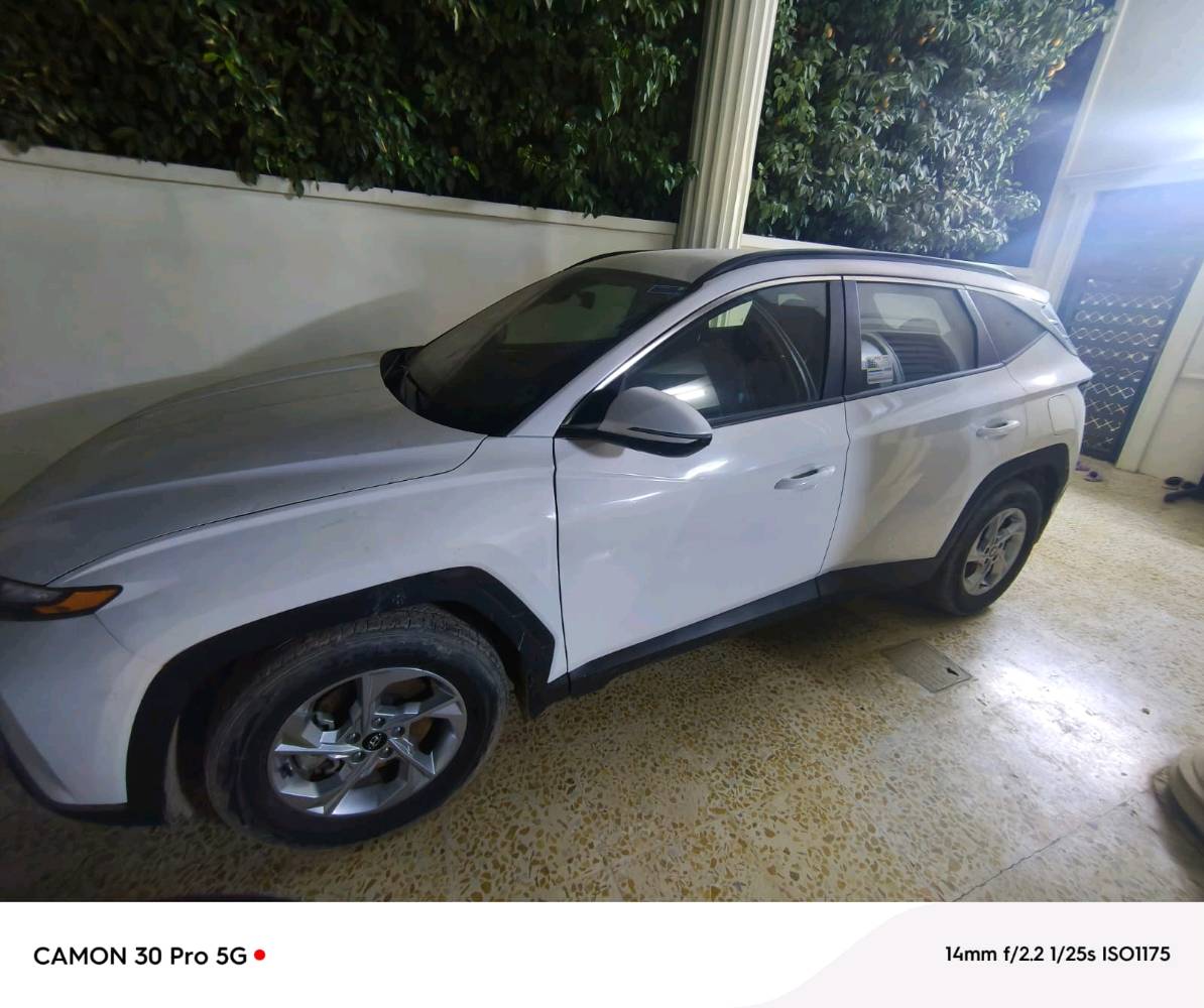 هيونداي توكسان موديل 2024 كامل مواصفات بدون فتحة وبدون رقم 
بصمة وترحيب وتشغيل عن بعد وكشن كهرباء وتدفئة وجنطة كهرباء وبيها بعد مواصفات ضرر جاملغ وبيها بارد والاير باك فقط البردة اما البچم فبعده كبس بلادي ماشية 46 الف كيلوا
مكان السيارة سامراء .