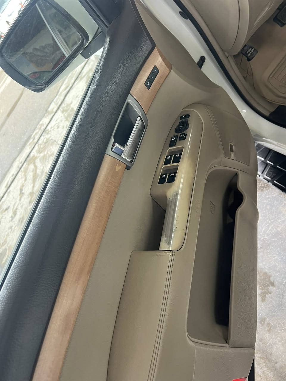 كيا موهافي موديل 12 السياره خليجي فول 1/1 موصفات  فتحه سقف بصمه تشغيل بصمه ابواب فور ويل كشن ذاكره كراسي كهرباء 
السونار مرفق مع صور 
رقم بغداد بسم المعرض
معارض البياع
معرض الاخلاص 
الاستفسار ***********
