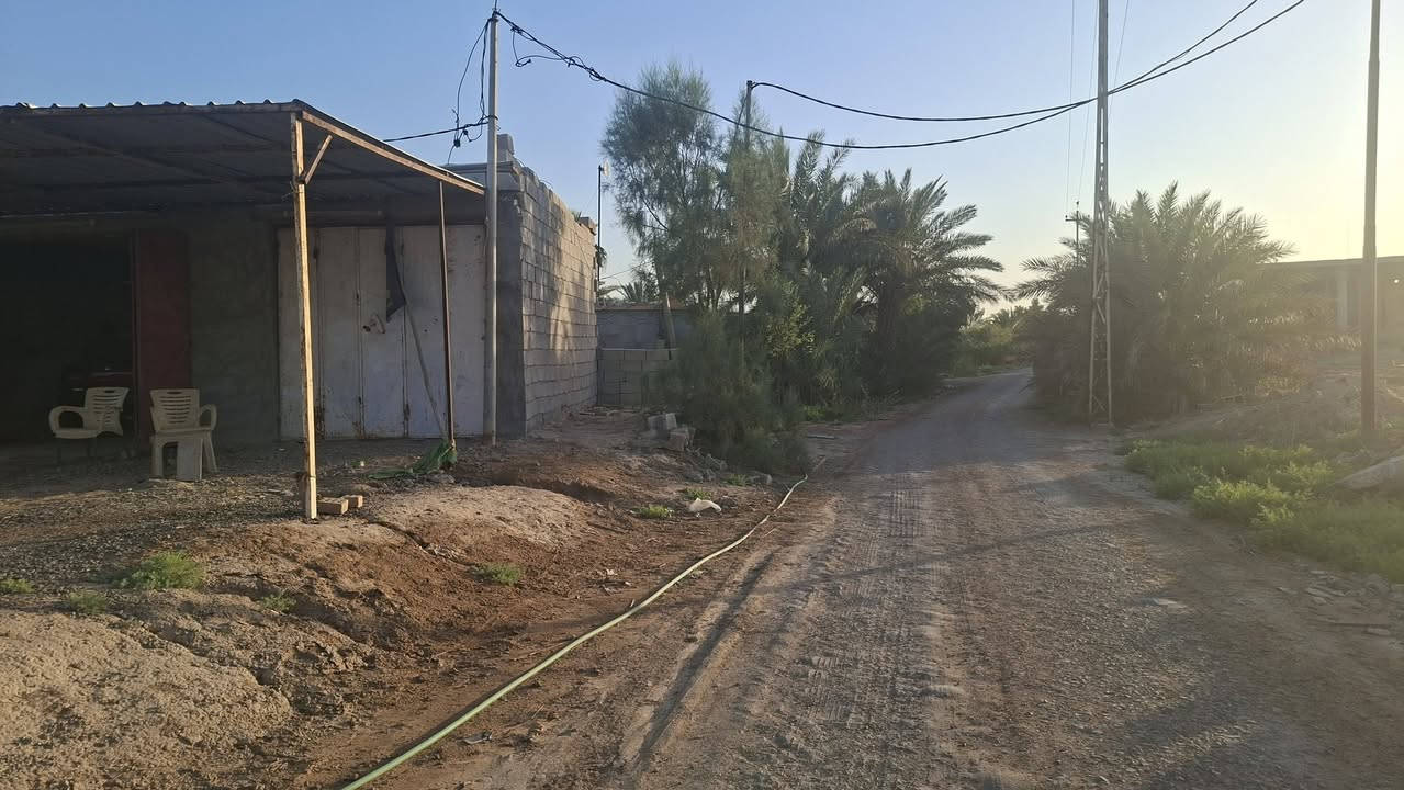 يالله خمسه دونم وجه شارع العزيزيه مجاور محطة ابو نور الحكوميه البانزيخانه 
مساحة وجه الدوانم ٧٥م موقع مميز وتجاري الاستفسار الاتصال على الارقام التاليه
***********
***********
