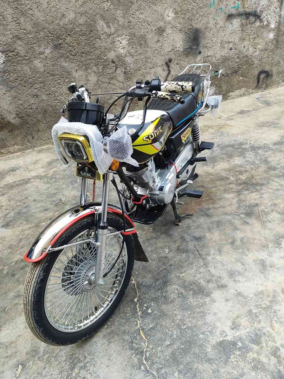 السلام عليكم دراجة سولنك 24 محرك 125 اربعة كير للبيع وتررهم مراوس حسب القناعة فول نضافة بعدهة جديدة ما وصل شي قيم بل يحبة مكاني القائم حصيبة
***********
