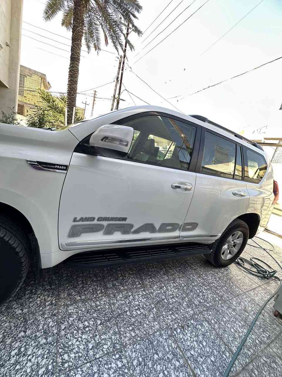 برادو للبيع 2010 محدثه 2016 هزه جديده رقم جديد بغداد. محرك 4 سلندر رقم مميز مكاني بغداد تقاطع درويش قرب السيديه بيها جاملغ خلفي جاملغ امامي ودعاميت بدون حادث شخوط وصابغها السعر 190 وبيها مجال للمراسله والاستفسار عبر رقم الهاتف ***********
