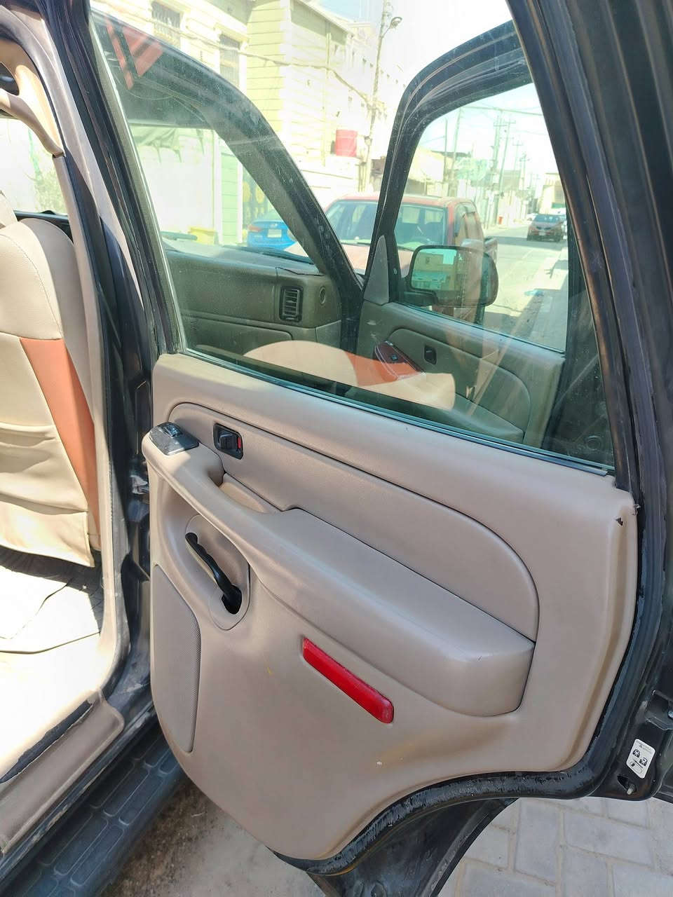 مرخصة الادمن المحترم جمسي يوكن 2005 رقم بصره انكليزي باسمي سنويه 2030 هزه جديده مكينه كير حداديه تبريد جاهزه السعر 125 بيها مجال رقم ***********
