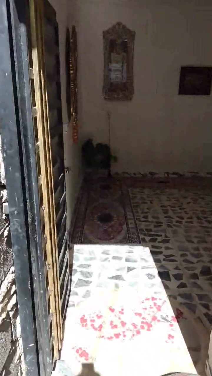 بيت 100مربع قاطين مع قطعه بصف البيت 124متر بقداد الرشاد التصال ***********
