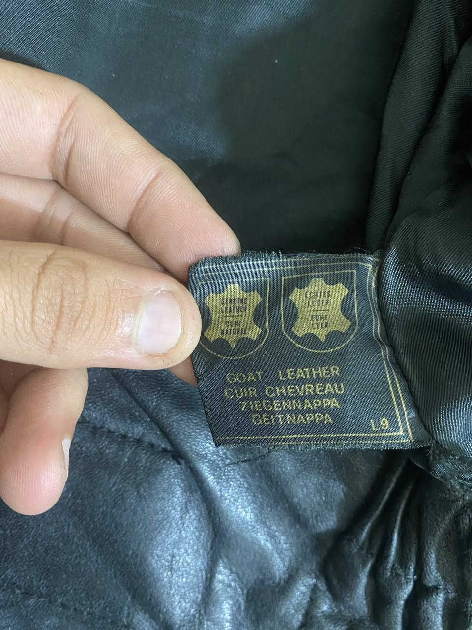 جلد طبيعي تلبس وزن 80_90 وزن ثقيل 30الف يوجد توصيل


**إذا كنت صاحب هذا الإعلان وتريد حذفه لأي سبب، رجاءا أرسل رسالة إلى الدعم الفني**