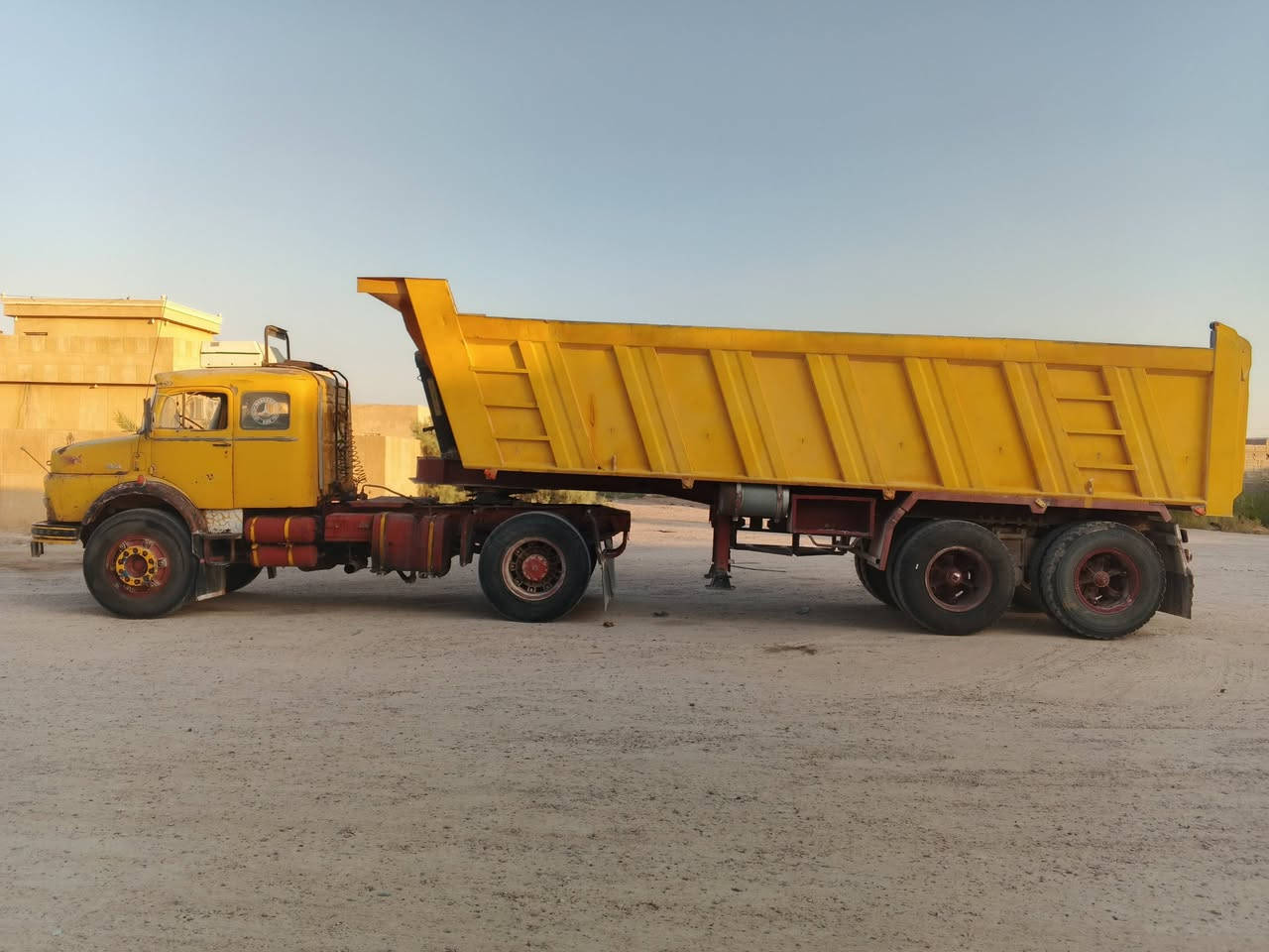 راس وعربانه للبيع
عاديه موديل 79
كير 25
عربانه حداديه ذرعه 29
مجموعه 16 
شاصي 14تخم تاير 
سعر 270وبيه مجال
رقم الهاتف ***********
مكاني رمادي
