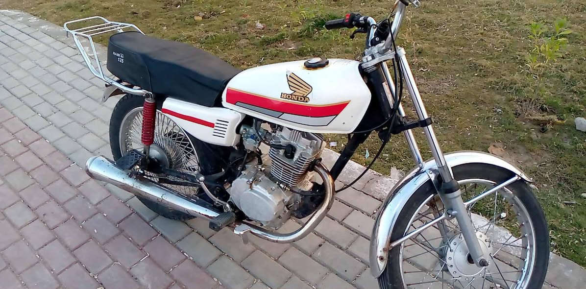 سلام عليكم دراجة رياضي نامة للبيع اوراق صولي لسعر 350وبيهة مجال او مراوس مكاني ديالي  بلدروز متواجد خاص او تصل عل رقم ***********
