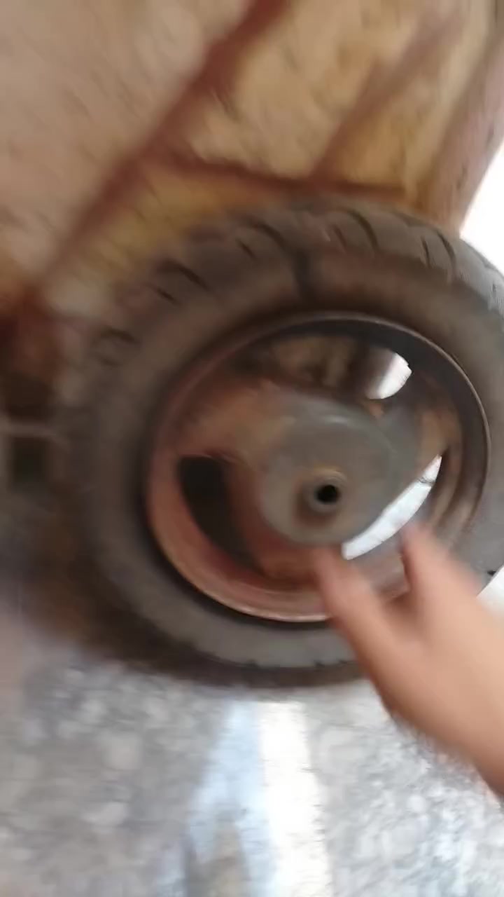 سلام عليكم ويلات ماكس امامي مابي شي خلفي تاير بل باكيت حجم جبير بس ويل معوج يطلع هوا 
منه مكاني بصره سعر امامي ٢٠ وخلفي ١٥ اذا كلهن ب ٣٠


**إذا كنت صاحب هذا الإعلان وتريد حذفه لأي سبب، رجاءا أرسل رسالة إلى الدعم الفني**