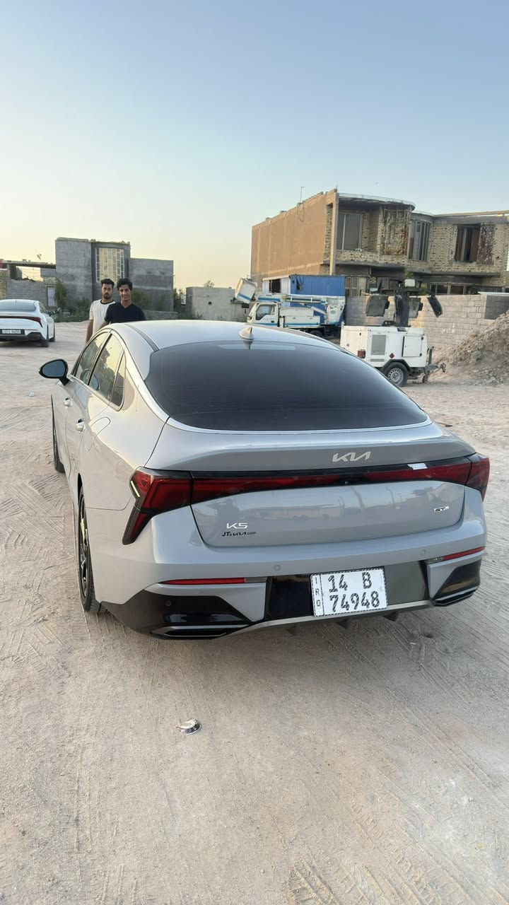 سلام وعليكم وارد امريكي ضربه نص بنيد فقط سيارت حلوه وجديده مكان السياره البصره السعر 190$ رقم الهاتف ***********
