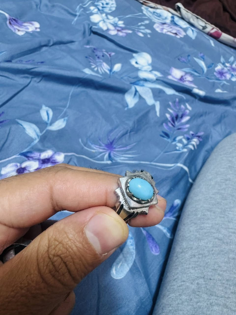 السلام عليكم 
فيروز نيشابوري الاصلي قديم صياغة ثقيلة 
السعر 200 دولار
العنوان كربلاء 
للاستفسار ***********
