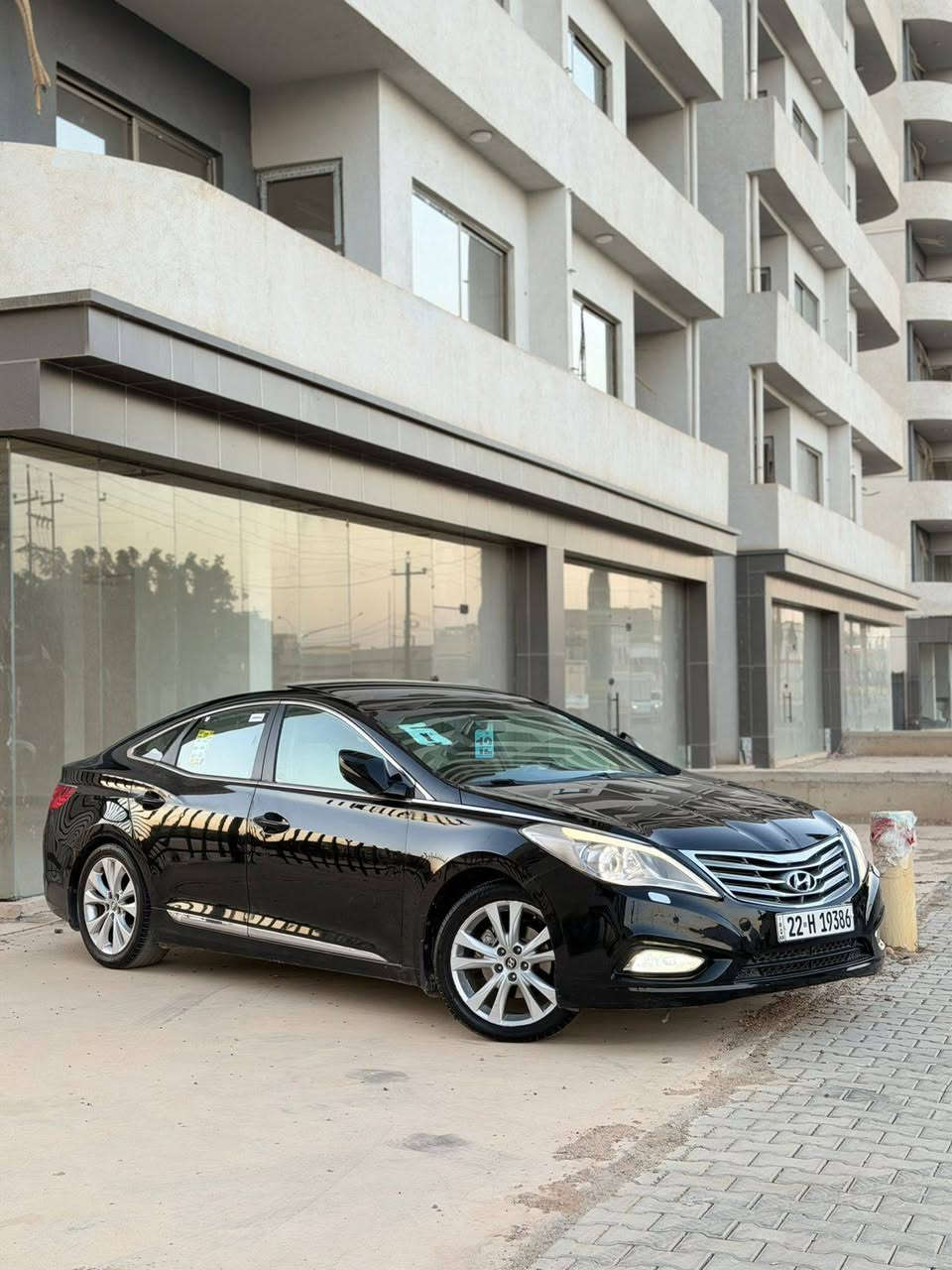 سلام عليكم
ازيرا ٢٠١١ خليجي ملكي محرك دوش 
باسم كردي شرط التحويل 
بيها صبغ جاملغ ونص باب خلفي بدون دواخل 
بانوراما 
بصمه
كشنات جلد وكهرباء. خزن ميموري  كشنات تدفئه تبريد مساج
سيدي جنجر ٦ اقراص 
حساس امامي خلفي 
اشاير بلمري ومري شفط ويل كب ١٨
لايت لد وعدسه بك لايت لد
عارضها 107 ومجال بسيط
مكاني بغداد الدوره 
***********
