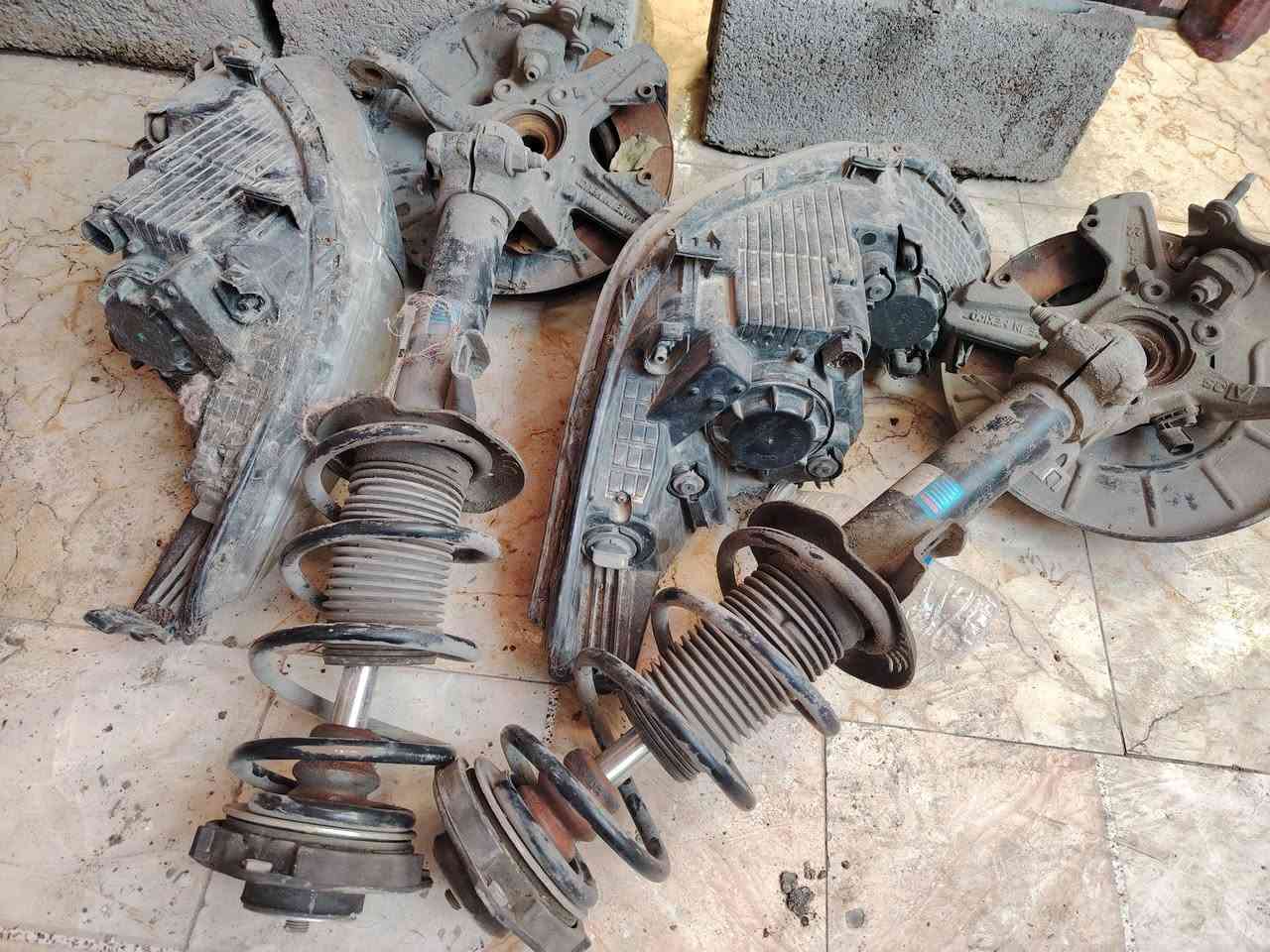 سلام عليكم عندي دبلات مادري مال يا سياره وعندي مازدات مكاني بغداد الشعب اليعرف بيهن يقيم وياخذ  ***********
