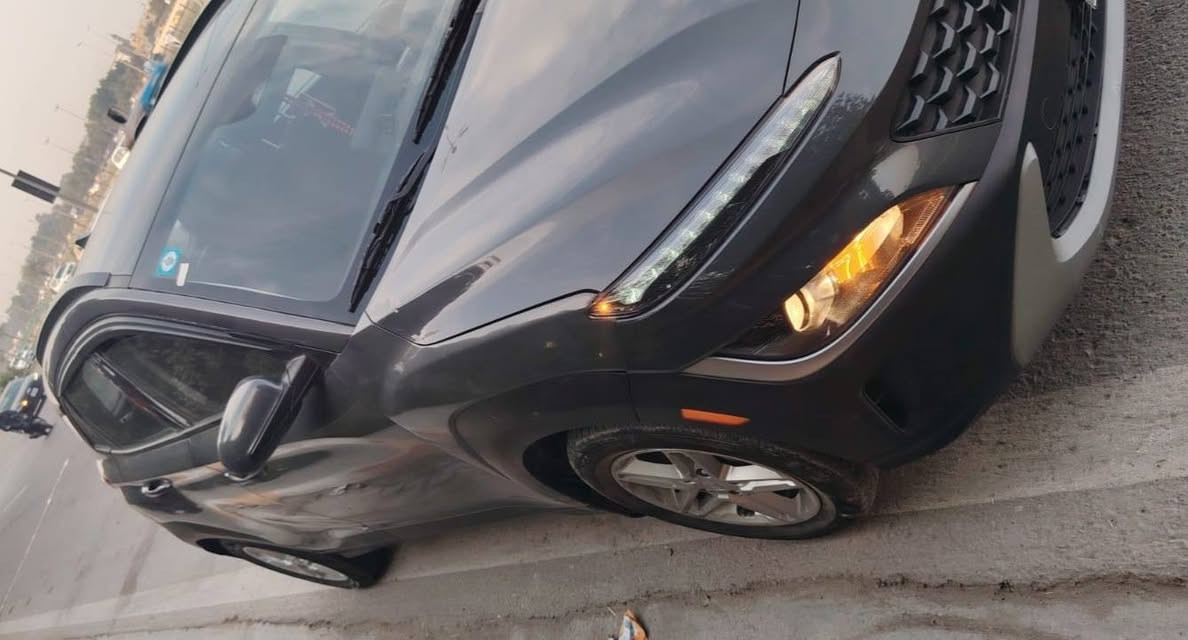 🚗 للبيع: هيونداي كونا 2023
📍 مكان السيارة: بغداد – الزعفرانية 
📞 للتواصل: ***********
💰 السعر: 147 ورقة – قابل للتفاوض
📊 المسافة المقطوعة: 25000 مايل
🛠️ المحرك: 4 سلندر – 2000cc دوش

⚙️ المواصفات:
• فور ويل AWD
• إشارات بالمرايا
• رادارات أمامية
• شاشة وسطية كبيرة
• نظام تحديد المسار
• شاشة أعطال
• تدفئة المقاعد
• مود درايف
• إطفاء ذاتي
• مانع انحدار
• كروز سرعة

⚠️ أضرار السيارة:
• وارد أمريكي – بجم كبس
• كفالة الشاصي واللغد من الحادث
• صور الحادث مرفقة مع الصور
• صورة السونار مرفقة مع الصور

📌 تفاصيل إضافية:
• رقم السيارة: بغداد الدولي الجديد
• باسم المالك – تحويل مباشر
• لون السيارة: رصاصي (غامق)

📞 للتواصل: ***********

💰 السعر: 147 ورقة – قابل للتفاوض
