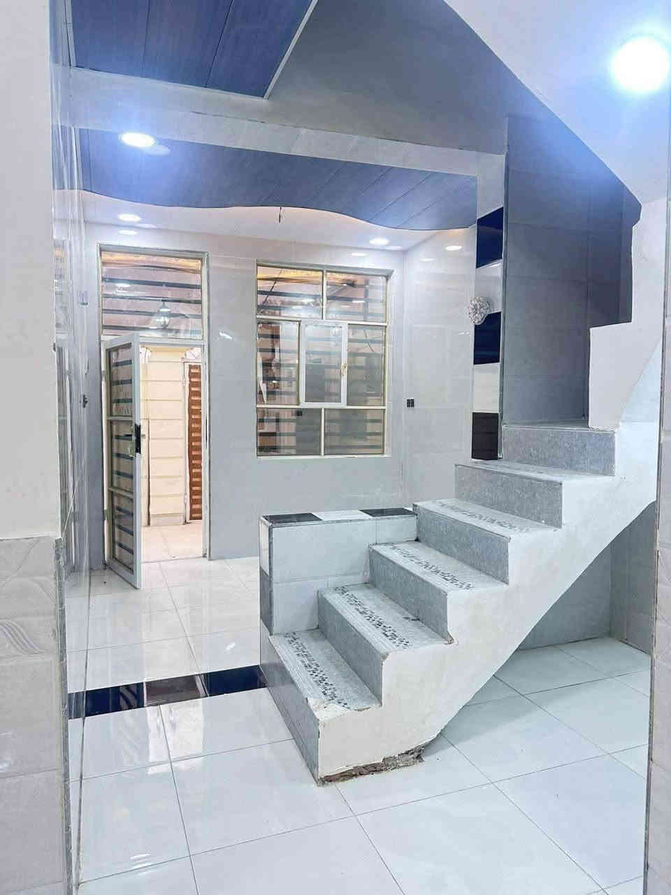 120!!،السلام عليكم                نتصال او وتساب ***********

(((يعلن مكتب الفرات))) 

#بيت مساحه  120مربعه سعر💵 45 💵وبيه مجال 
  م #طابو_زراعي  سند ٢٥
نجف مقابل ملحق قريه لغدير  مباشر مباشر 🤑   

غرفه 2// مطبخ// صاله// استقبال// صحيات خارج وداخل 

كراج

بناء ممتاز// اساس وسقف صب 
طابوق 🧱 جمهوري

كل البيت #سقوف_ثانويه

كل الخدمات موجوده 
مدارس 🏫 سوق #تبليط 

مقابل  قرية الغدير #مكتب_الفرات عامود 301بظبط

***********واتساب عنوان نجف
