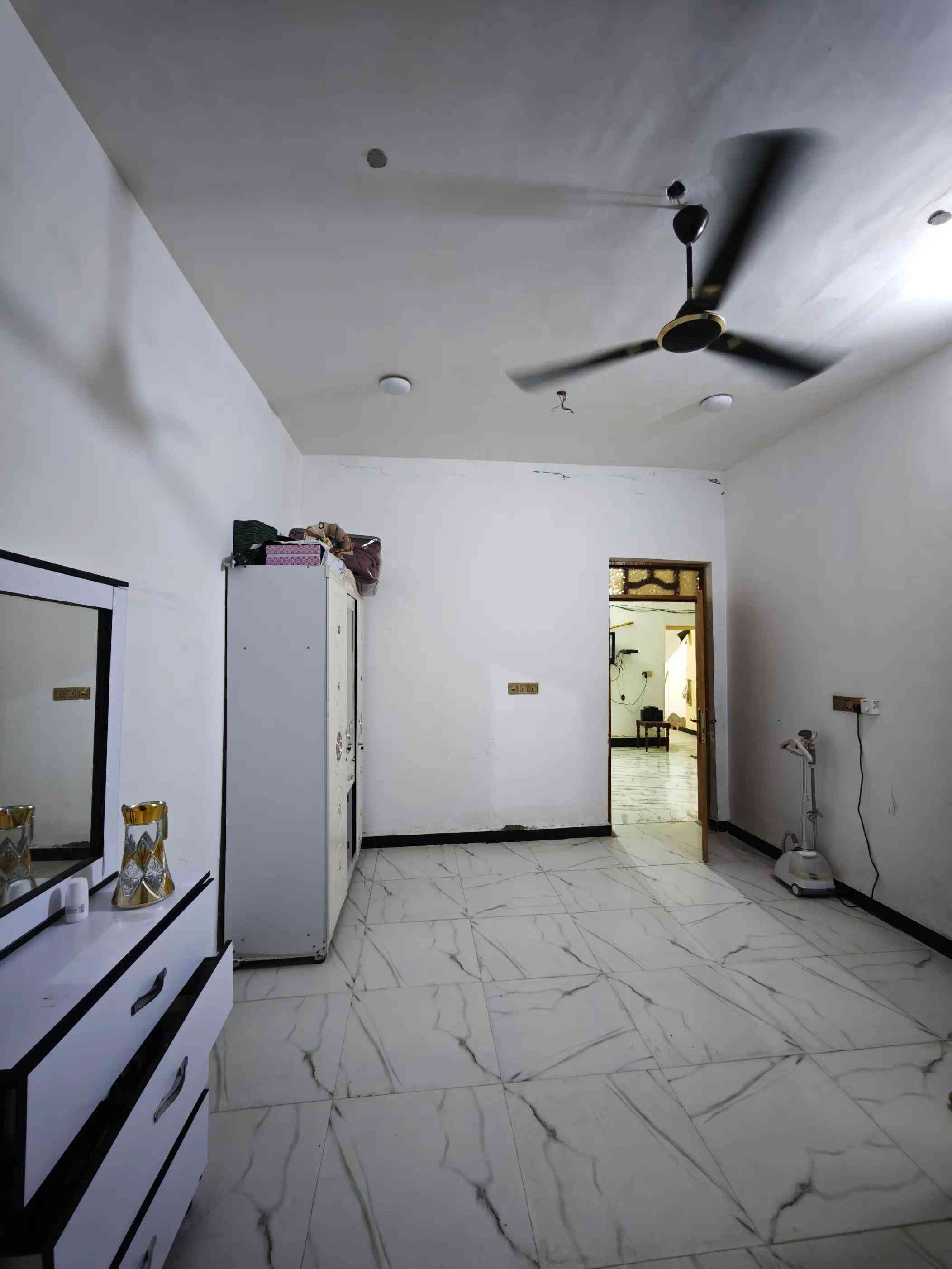 🏡 دار طابقين بناء حديث للبيع في الماجدية 🏡 📍 المنطقة: ميسان - العماره - الماجدية (شارع الجامع). 📍 شارع 15 - قرب مضيف الشيخ كاظم مشتت 📐 المساحة الكلية: 152 متر 📏 الواجهة: 7.5 متر. 🏗️ طابقين بناء حديث (الطابق الأول منجز عام 2020).⬇️  غرفتين نوم مريحة 🛏️🛏️ صالة داخلية واسعة + منور للتهوية والإضاءة الطبيعية ☀️ مطبخ مجهز بالكامل 🍳 استقبال ضيوف 🚪 طرمة🚘 صحيات(داخلية + خارجية) 🚽 ⬆️ الطابق الثاني: بناء (2023) 3 غرف نوم واسعة 🛏️🛏️🛏️ صالة 🛋️ مجموعة صحيات متكاملة 🚽 💵 السعر: 175 مليون دينار عراقي (قابل للتفاوض) 📞 للاستفسار والتواصل المباشر: للمزيد من التفاصيل أو لتنسيق موعد لمعاينة العقار، يرجى الاتصال بنا: ☎️ رقم الهاتف: *********** 🤳 واتساب أو اتصال مباشر أهلاً وسهلاً بكم، مكتبنا في خدمتكم دائماً لتقديم أفضل العروض #عقارات  #قطع_اراضي  #عقار  #بيع_و_شراء_عقارات #الشعب_الصيني_ماله_حل😂😂 
