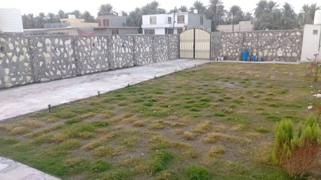 أسعد الله اوقاتكم جميعا ،  البناء مسلح طابوق حديث وممتاز ؛ الوصف / ( ٦٢٥م) الواجه ١٣م طابو سند ٢٥ إقرار قاضي تحتوي دار سكن حديث طابق واحد. بثلاثه نوم واستقبال وصاله ومطبخ ومجاميع صحيه خارجيه وداخليه  تبعد من التبليط العام بحوالي ١٠٠م والبعد من مركز. كربلاء والامامين عليهم السلام ١٠كم فقط  العنوان طريق. سيدنا. عون عليه السلام  كما. يوجد مدخلين. للعقار من طريق. بغداد الامام. عون. وطريق السيده زينب عليها السلام. يتوفر في المكان جميع الخدمات  السعر ١٩٠ مليون مع مجال قليل ومداوله من المالك. الشرعي. للعقار لأي استفسار واصلونا هاتفيا واتساب خاص دمتم طيبين      ( ***********)          ابو آزر التميمي (***********) المحامي نبأ التميمي
