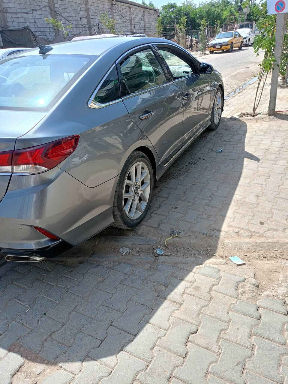 السلام عليكم للبيع سوناتا موديل 2018 وارد امريكي سياره جديده بمعنى الكلمه حادثه جاملغ  واربع بنيد  بدون دواخل والباقي كفاله عامه من كلشي مكفوله من الصبغ والتبديل محرك 2000 تيربو رقم بغداد انكليزي بسمي  هزه جديده سنوية 2031 تحويل مباشر مكان السياره كوفه  رقم الهاتف ***********
