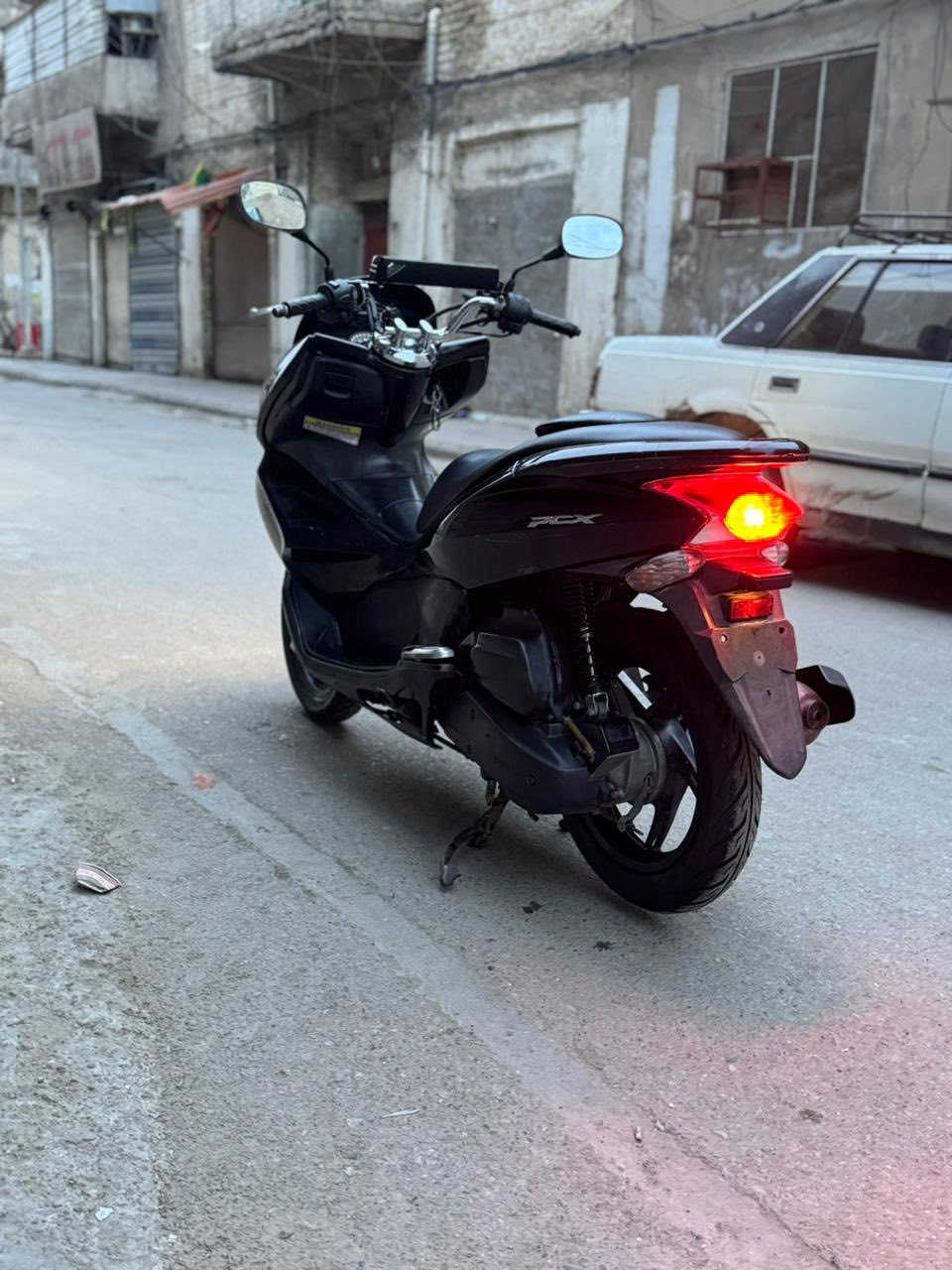للبيع دراجه pcx مكينه 150 ياباني الاصلي نوزل خطين ستان كهربائي حساس ازدحام دراجه جديده  حساس شلعه معدل خير من الله دراجه تتعب تكول جديده مال جناي  مكان بغداد الكرخ السعر مليون و 350 وبيهه مجال والاستفسار***********
