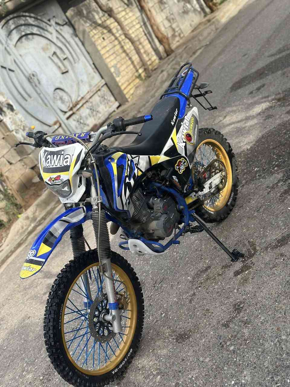 قفاز جديد موديل ٢٤ 
نكره سلف كله جديد 
مكينه ٢٥٠ 
كهربائيات كلها شغاله 
الدراجه بدون نقص 
***********
