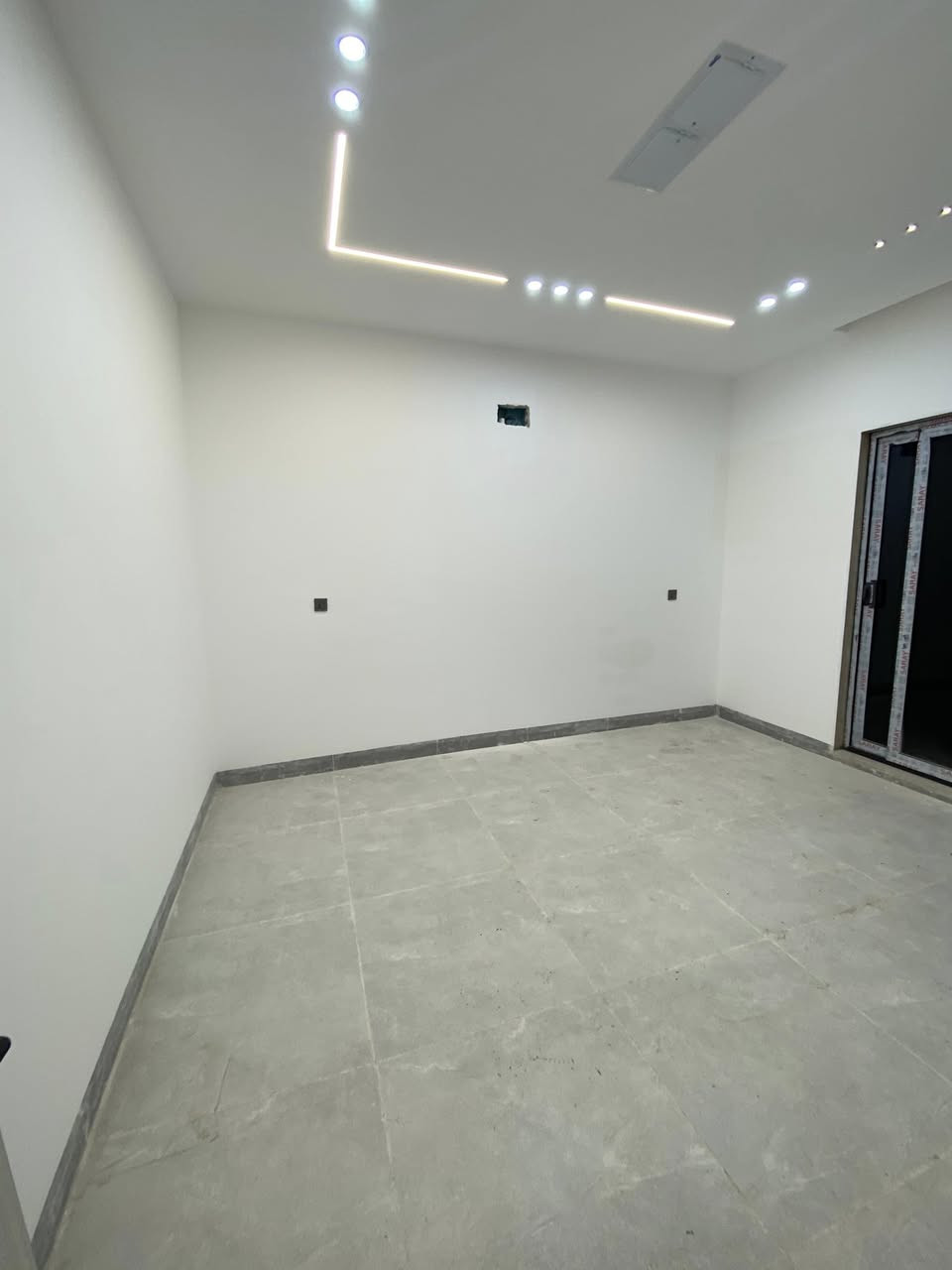 🏠اعلان اعلان
دار للبيع
موقع مميز
~~~~~~~~~~~
📄طابو ملك صرف
🧱بناء درجه اولى
~~~~~~~~~~~
سقف مغربي ✔️
واجهة فلين✔️
نظام تبريد مركزي✔️
بناء هندسي✔️
~~~~~~~~~~~~
📐المساحه:-125م
📐الواجهة :-12.5م
~~~~~~~~~~~
📍الموقع :طريق بغداد
حي المعلمين
~~~~~~~~~~~
💸السعر :-علق ب(تم) يوصلك السعر مناسب 
~~~~~~~~~~~
الطابق الاول  يحتوي:-
استقبال +هول+مطبخ 
غرفتين نوم+صحيات
~~~~~~~~~~~
الطابق الثاني يحتوي على:
هول +صحيات +3غرف نوم
~~~~~~~~~~~
للاستفسار اكثر الاتصال على
***********📱
~~~~~~~~~~~
نستقبل جميع العروض 
🏠السكنيه  🏛️التجاريه
