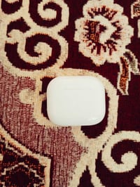 ايربود ابل للبيع سعرة 75 وبي مجال انت تجي تاخذه للستفسار هذا الرقم0788...