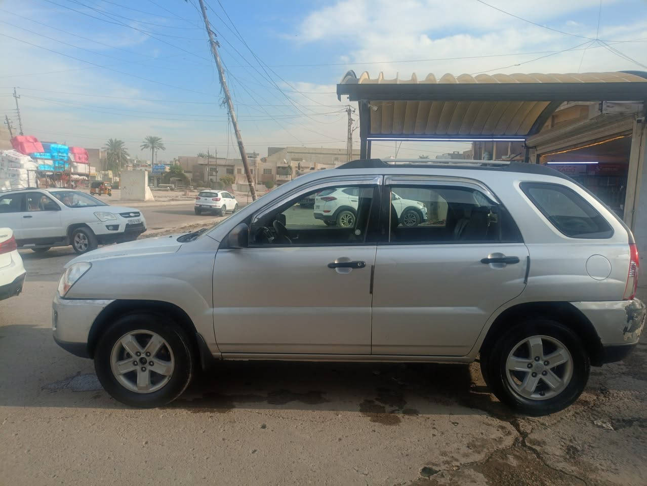 السلام عليكم كيا سبورتاج 2010 وارد امريكي سياره بسمي وشرط تحويل محركها 6v 2700 دفع امامي كير صدر تبريد شواصي لغود خير من الله السياره حاليا تشتغل تك 
حادث السياره بمريكا بنيد مبدل وجاملغات مصبوغه بدون تبديل سونار مرفقه صوره وكذلك حادث امريكا مرفقه صوره 
سعر 112وبيها مجال مكان السياره بغداد الغدير للاستفسار***********
