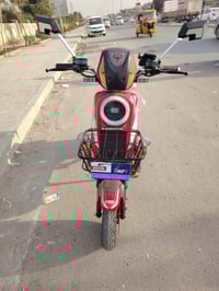 دراجة كهربائية • ٦ بطاريات • مدى ٥٠كم