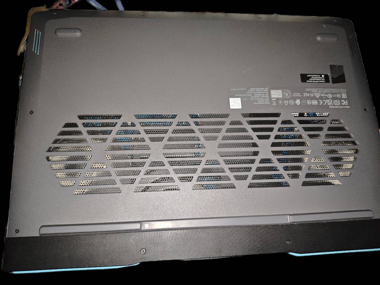 السلام عليكم
لابتوب لينوفو loq 
كارت الشاشة: RTX 4050 
المعالج:  ryzen 7 7840HS
الرام: 8 
التخزين: 512GB SSD 
الشاشة: 15.6 FHD 
دقة الالوان: 100% sRGB
ماداخلة صيانة ابد
مستخدم اقل السنة ( استخدام عادي وليس العاب ضخمة واعمال ضخمة )
المنافذ جميعها تعمل
لايوجد به خدوش 

* ملاحظة: رقمي فقط للرسائل، ما افتح خط على الاتصال. 

لا يوجد به اي ضرر
ملحقاته الكارتونة والشاحنة
مكاني كربلاء
السعر 1,200,000