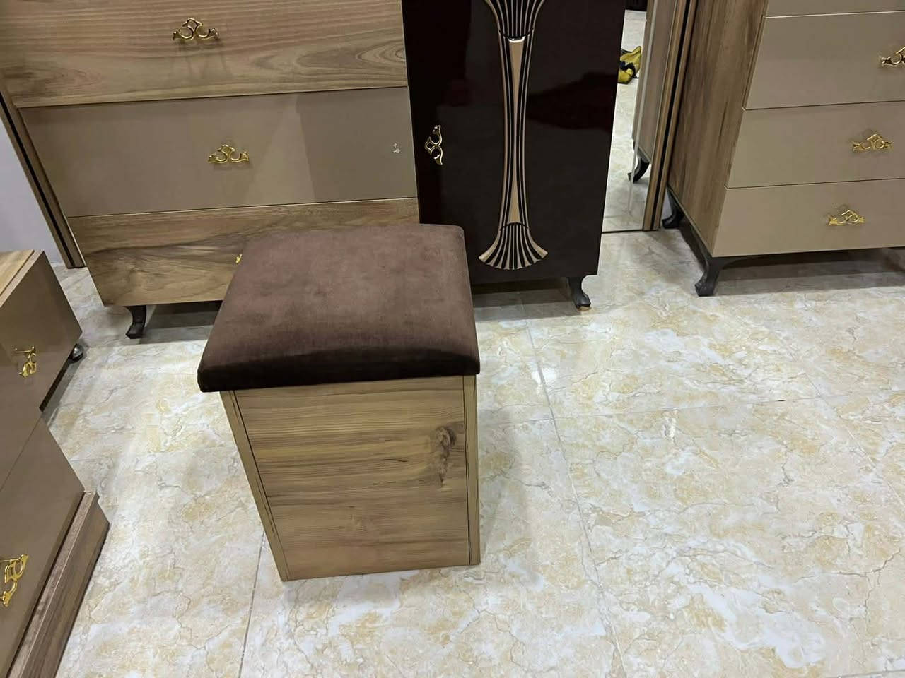 #بيع_سريع📌👇🏻
غرفة 9 قطع بدون دوشك❌ نظيفة💯
العنوان #بغداد_الشعلة📍 للمزيد مراسلتي✅👍🏻


**إذا كنت صاحب هذا الإعلان وتريد حذفه لأي سبب، رجاءا أرسل رسالة إلى الدعم الفني**