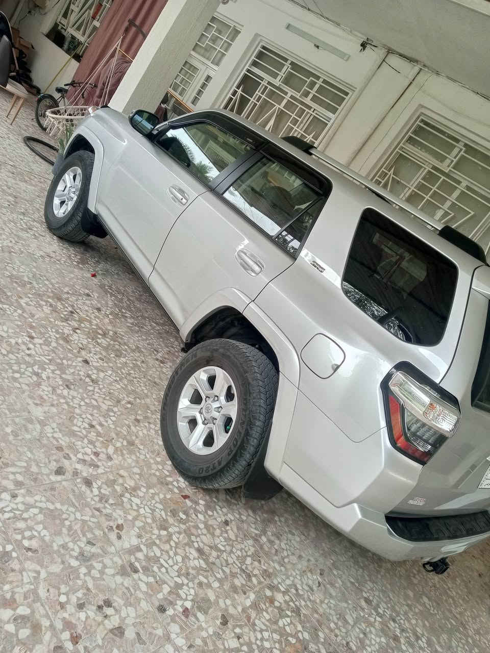 سلام عليكم للبيع او مراوس بسياره مناسبه حسبة شده تويوتا فور رنر 2022 فول مواصفات تبديل چاملغ وبنيد ولغد عكس السايق ماشيه ٨٥ سعر ٣١٥ ومجال قليل *********** اتصال او وتساب
