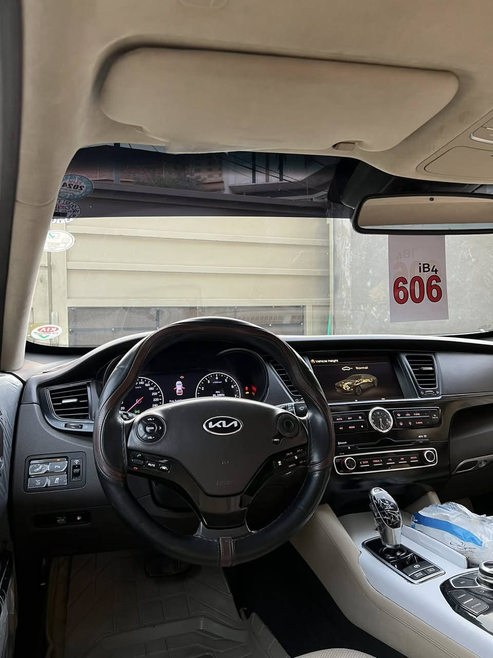 كيا كوريس2013 خليجي فئه اولى
محرك 3800 V6
گير 8 نمر كوبرا
جكات السياره شغاله ١٠٠%
اللون ابيض صدفي 
كل الابواب شفط 
الجنطه شفط
بصمه اربع ابواب
سويجات ثنين بلادي
ستيرن كهرباء متحرك
ذاكره خزن كشن السائق والستيرن
دبل جام لعزل الصوت والحراره
رادار كل الجهات مع تحذير المنطقه العمياء 
لايتات لد ١٦ عدسه زنون ومتحرك 
زراك لايت
اكياس هواء كهرباء للراحه في كشن السائق والكشنات الخلفيه
بروجكترات لد 
كشنات جلد (النابا) افخم انواع الجلود لون بيجي
جكات تصعد وتنزل السياره
مري شفط وقلاب عالبگ لرؤيه اوضح
مرايات تعتيم للاضاءة العاليه وهيتر 
قماره شامواه فاخر 
كامرات عدد ٤ رؤيه محيطيه 360 درجه والخلفيه دواره مع الستيرن
حساسات امامي خلفي
فتحه سقف
كشنات جلد تدفئه وتبريد امامي خلفي
كشنات كهرباء امامي خلفي
شاشات عدد 3
تحكم ماوس امامي خلفي
الكشنات الخلفيه VIP 
تبريد 3 قطع
حساس مناخ اوتو يتحكم بفتح وغلق الهواء الخارجي حسب نقاوه الجو 
بردات عدد 5 بلاد
ايرباكات عدد 9
سماعات شركه لكسكون 14 سماعه
دمام عدد ٢ امامي خلفي
تحديد مسار
شاشه عرض معلومات عالجامه الاماميه 
العينه شاشه وامكانيه تغيير شكل العدادات حسب الرغبه
هاند بريك بصمه كهرباء
نضام اوتو هولد
انضمه قياده عدد 4 عادي وايكو وسبورت وثلج
نضام مانع انزلاق ABS
نضام تراكشن كونترول 
نضام حزام امان كهربائي
مثبت سرعه ورادار تفاعلى 
السياره مكفوله ماعدا 4اصابع صبغ بخشم لبنيد بدون معجون  
رقم اربيل دولي هزه وسنويه جديد باسمي 
ماشيه 188
كير مكينه تبريد حداديه كله بشرط جديد 

سعر السياره 178 وبيها مجال حك الجيه 

ملاحضه تشوف سياره متناسبك وغاليه اعبرها تلكه الاحسن انشاء الله 

لاستفسار خاص او ***********
