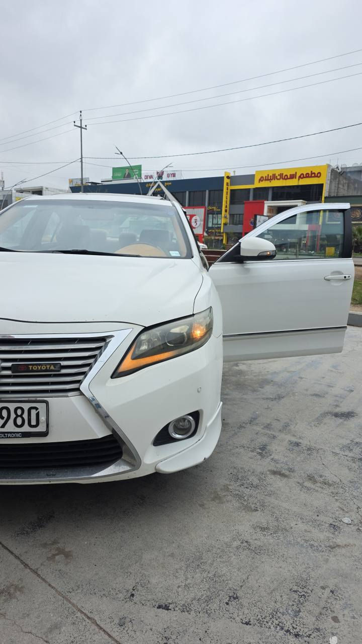 سلام عليكم سيارة كامري للبيع 
مواصفات GLX يعني نوعيه الي يجي فول
وتعديلات مسوين عليها سيارة بصمه و باب بصمه ومراية شفط وكراسي كهربائي و شاشة موجود حتى ع كراسي الخلفي بردات سبير بعده مانزل وتايرات جديده وسيارة ماشية ١٩٠ تبريد ثلج قطعتين
شرط تحويل 
حادث ١٥ سانتيم براس جاملغ باقي كلين من دواخل ....... الخ
سعر 130 بيه مجال بسيط
رقم هاتف *********** كركوك, العراق
