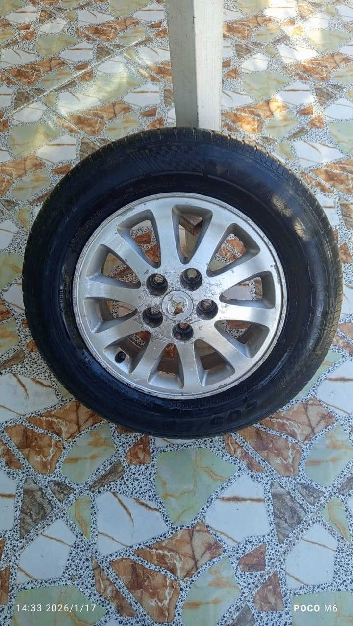 تخم تايرات نص عمر أربعة هن والويل السبير غير شكل مآلات كامري يرهم على الكرسته والمرك العظم سعرهن امناسب كلش 100الف مكاني شطره *********** رقمي
