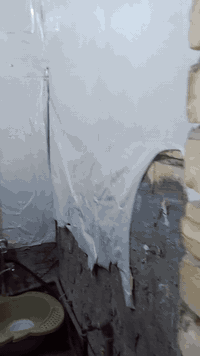 السلام عليكم من رخصة مدير الكروب المحترم دار للايجار المساحة 42 متر للعلم الطابق الثاني حديد مثل ما موضح بالفيديو سبع ابكار فرع جوهرة لبنان ايجارة 300 يصلح لعائلة صغيرة الاتصال على الرقم الموجود ***********
