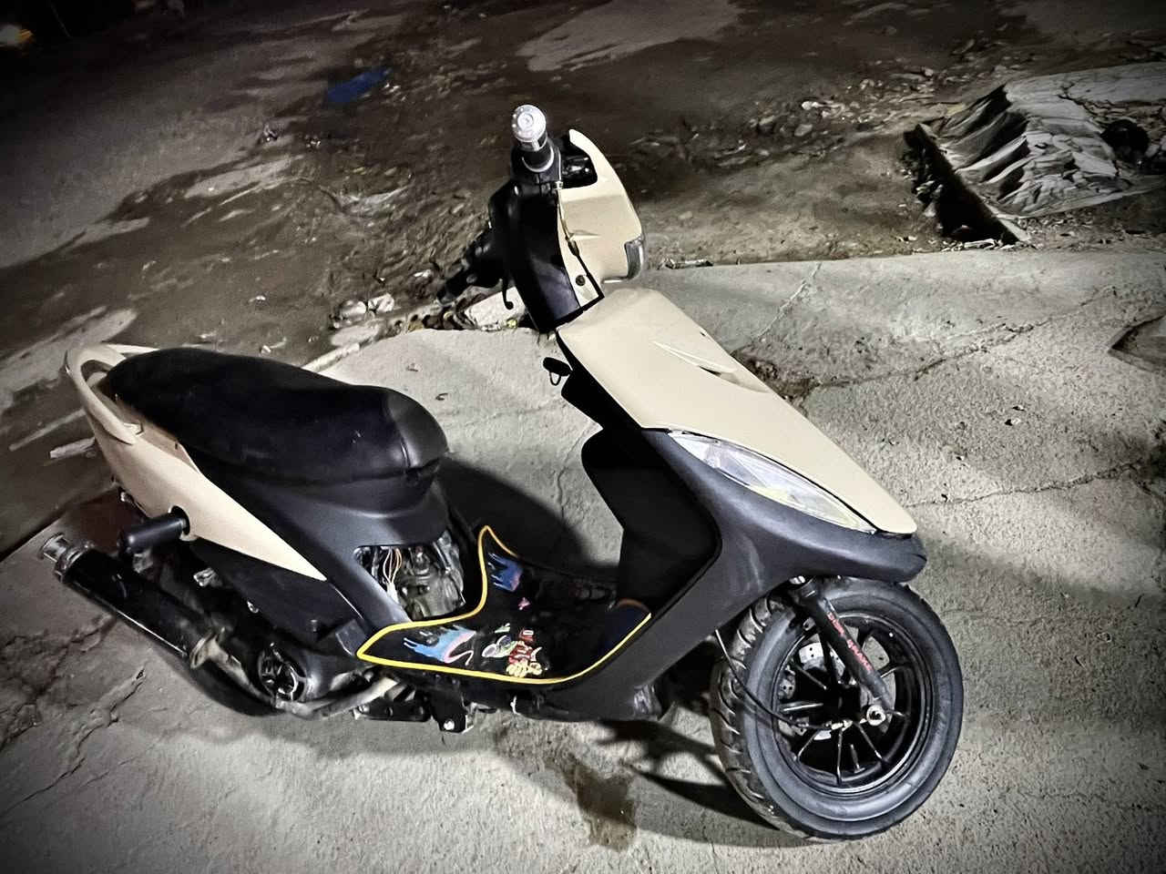 سلام عليكم دراجة ماكس عدلة بوشة قويه 55 شغل جديد متوفر وتساب ***********
