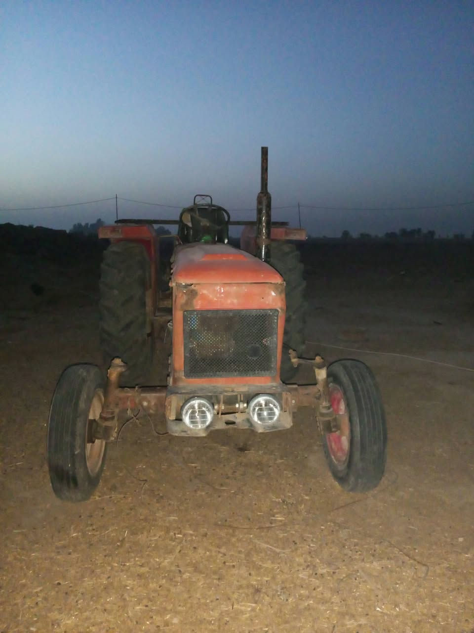 السلام عليكم ورحمة الله وبركاته//عنتر للبيع بدون موديل 87السعر 2700 مليونين وسبعمئه وبيهه مجال المكان بابل الشوملي ملاحظة مكلف بل نشر لاتصال صاحب الساحبه ***********//***********
