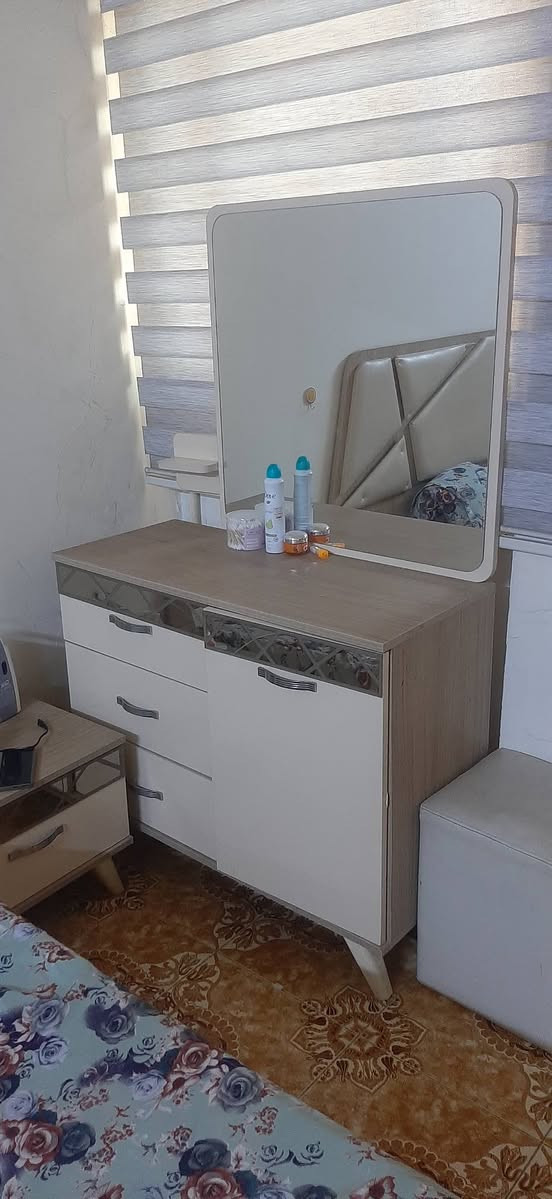 معرض العماد//غرفه نوم تركي مستخدمه بشرط النضافه اي عيب مبيها للأستفسار ***********//*********** كركوك, العراق
