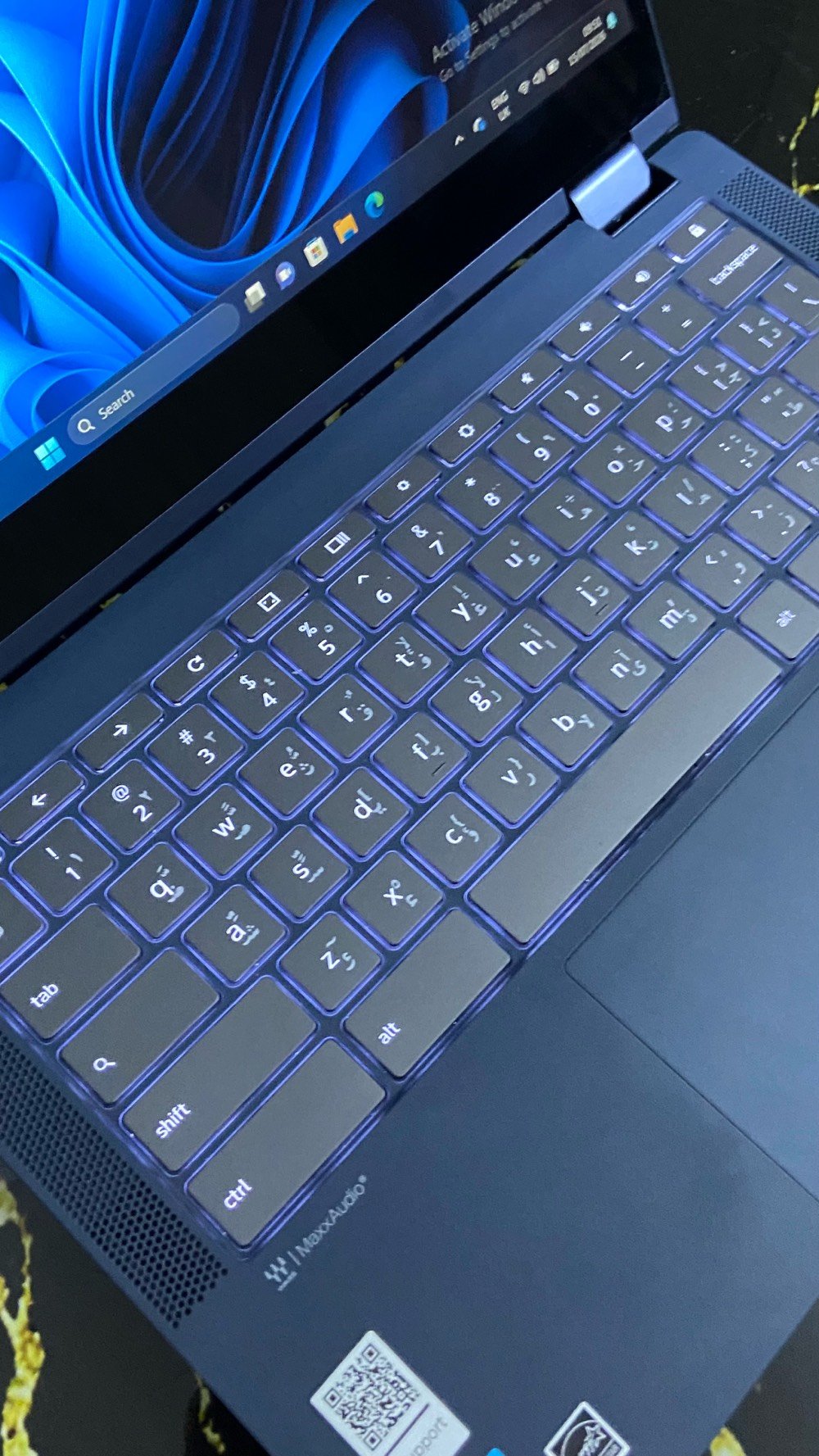 للبيع لابتوب Lenovo بحالة نظيفة جداً ومواصفات ممتازة للطلبة وللمهام المكتبية (Excel، تحليل بيانات، تصفح، وبرامج الأوفيس). الجهاز سريع وأداؤه مستقر.
المواصفات التقنية:
 المعالج: Intel Core i3-1115G4 (الجيل الحادي عشر) بسرعة 3.00 GHz.
 الذاكرة العشوائية (RAM): 8.00 GB.
 نظام التشغيل: Windows 64-bit.
 مميزات إضافية: الجهاز يدعم اللمس (Touch screen) ويدعم القلم (Pen support) مع 10 نقاط لمس، مما يجعله مرناً جداً في الاستخدام.

السعر: [ 350]
للتواصل والاستفسار، يرجى مراسلتي عبر الرسائل.