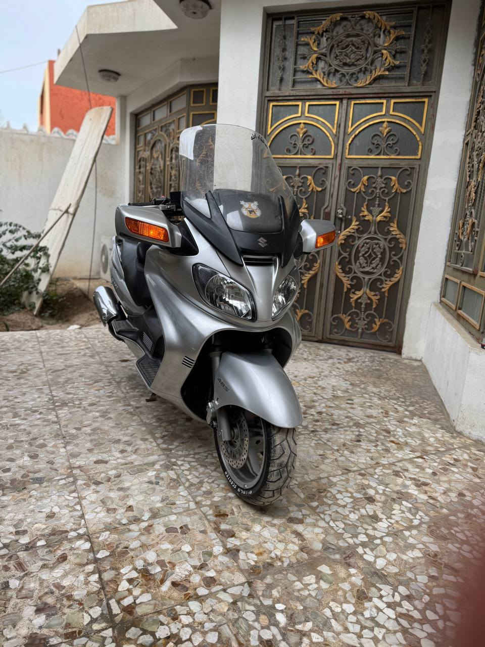 سلام عليكم دراجة ساكي ويف 650 محرك 
ماشية 26000 نظيفة كلش 
مواصفات فول مانع انزلاق ABS كير ومكينه مكفوله مري شفط🔥
السعر 24 ورقة وبيها مجال 
التواصل على الرقم ***********
العنوان كربلاء
