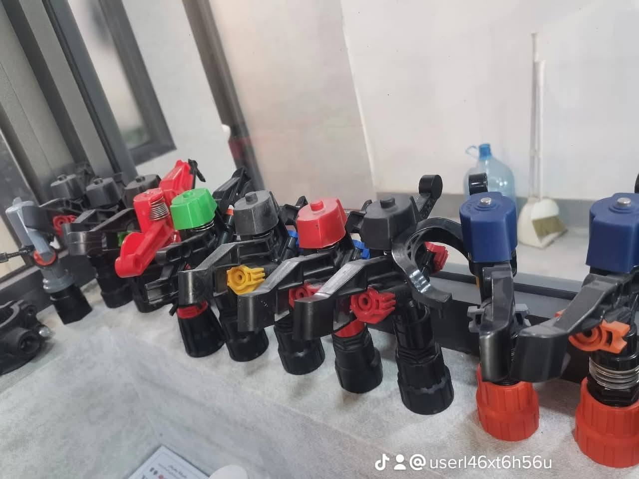 موجود مرشات زراعية بلاستيك جديده أصلية  
مع كامل الاكسسوارات المطلوبة ضمان 
...وبأسعار مناسبة 
 محلات أبو صالح الجدعه
 *********** / ***********
