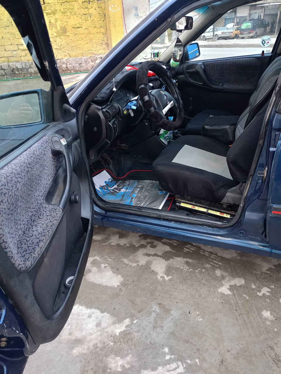 استرا صندوك موديل92حجم18
رقم نينوى 
سنويه عضم 2028كابون بانزين بيها
مكينه وكير شرط كصه 
طخم خلفي امامي كلو جديد 
طخم ويلكب  
فتحه سقف + 
كهربايات كلها شرط مايعوزها اي 
كيجات كلها شغاله وشرط 
غرفتها جديده وشرط 
باتري جديد +ستيرن بور
فقط مصبوغه عام بدون ضرر شرط
مكان موصل الايمن #السعر43بي_مجال 
‏‪ 0750 887 3923
