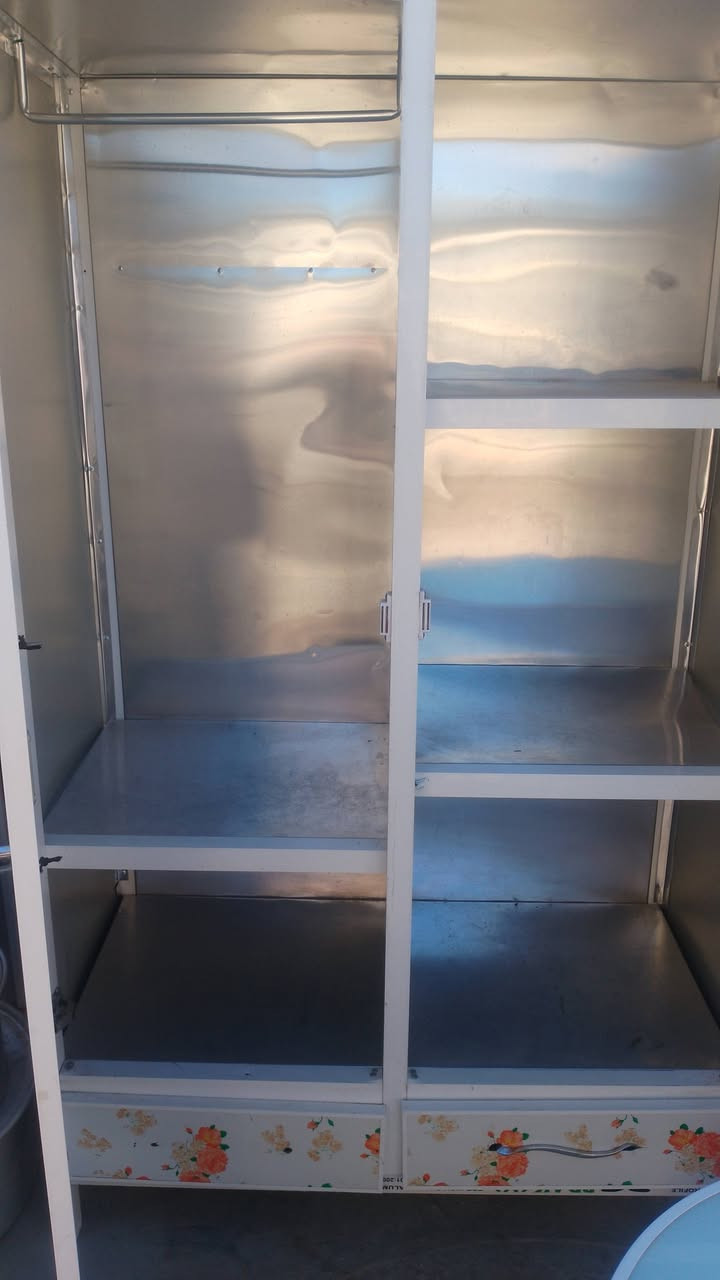 السلام عليكم مجموعه اغراض للبيع  رقم الهاتف ***********
