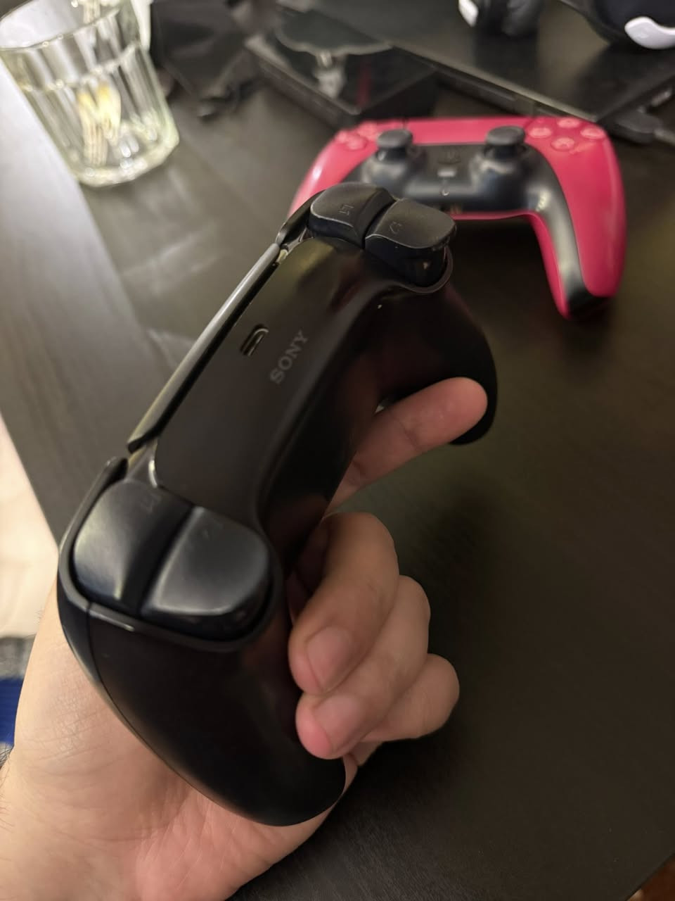 السلام عليكم
جوستكات بلي ستيشن ٥ الاصدار الاول الجودة العالية اوربي  UK
جوستكات مالتي مو مال بيع وشراء
نظيفة جداً
الـمنفذ مال تايب سي ممستخدمة اصلاً لان عندي شاحن وايرليس 
الاحمر سعرة 60 (بي درفت بسيط بالكير الايمن ميبين اصلاً)
الاسود مكفول من كلشي تفحص بالموقع يلا تاخذة سعرة 
75
وموجود توصيل لكل المحافظات


**إذا كنت صاحب هذا الإعلان وتريد حذفه لأي سبب، رجاءا أرسل رسالة إلى الدعم الفني**