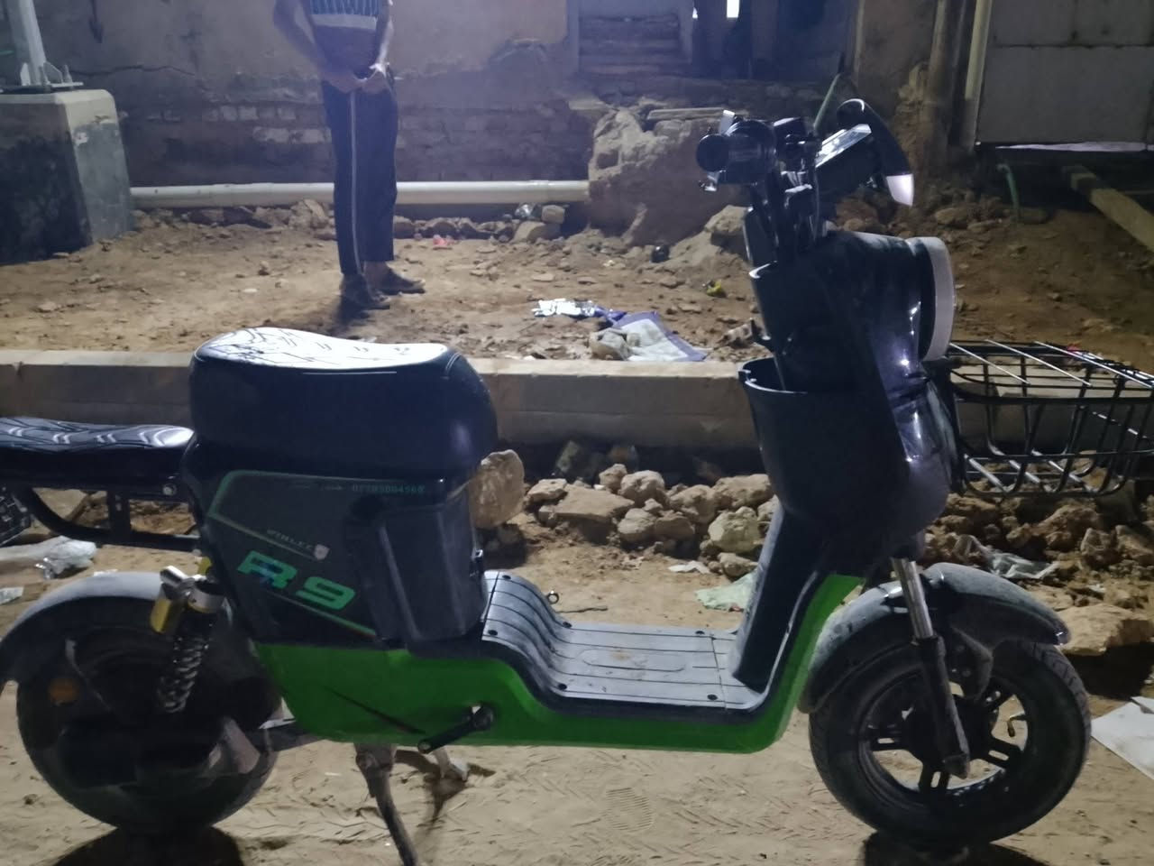 بايسكل شحن للبيع السعر 300قفل تره جديد بس مامغسول***********
