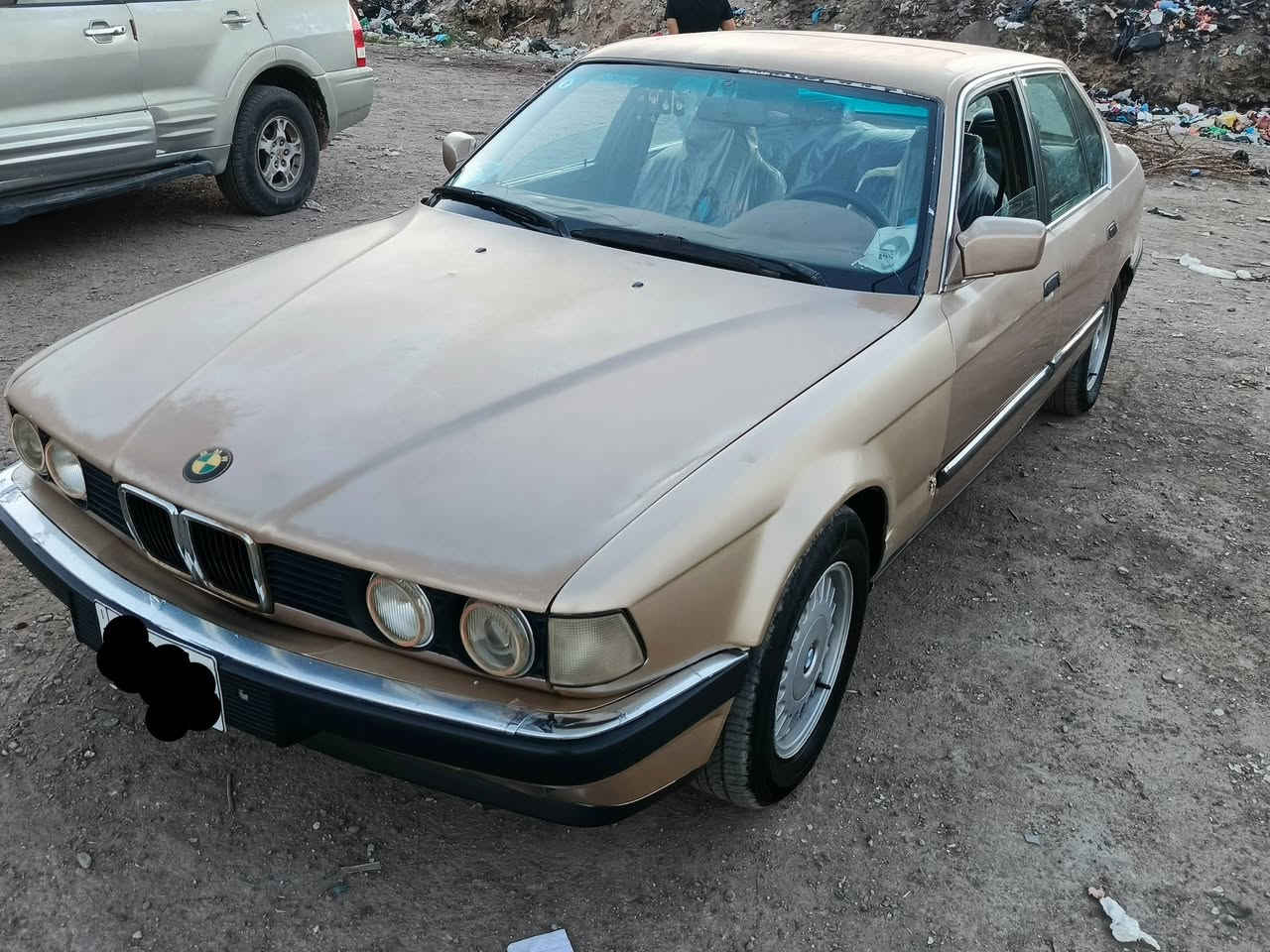 سلام عليكم جميعأ
 بي ام 730-V6 موديل 1991 مكينه وكير بلادي
 السياره بيها جراد وجاملغ امامي جها السايق امبدل 
تبريد بس الفان يشتغل ومامجيك الكمبريسر مافاحصة مجال ماكو بسبب الدوام

رقم بِغٌدِآدِ الانگليزي بأسمي تحويل ثاني يوم

السعر 38 وبي مجال مَګآنِيِّ بِغٌدِآدِ حي اور هذا رقمي ***********
