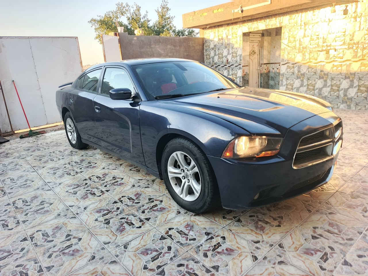 شارجر موديل 2014  اصل رقم بغداد حره تحويل ثاني يوم سنويه مجدده 27 مشروع وطني وارد امريكي ضربته موضحه بل صور بيه جاملغ امامي  صبغ وجاملغ الخلفي صبغ فقط والباقي كفاله عامه من الضربه القويه وتبديل والكص والعيب الشرعي مكينه 6 سلندر وكير وحداديه وتخم تايرات واكسن كله مكفول سياره جاهزه مال جناي بمعنه الكلمه مواصفات تحكم ستيرن شاره بل مرايه شاشه كبيره كامره دسك خلفي وأمامي ويل كب مكان سياره ناصريه سعر 135 بيه مجال قليل رقم الهاتف ‏‪***********‬‏ أنه مكلف بل نشر خابر راعيه بيك خير وتدلل
